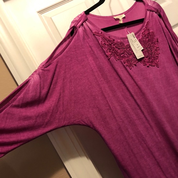 Loralette, longer length 3/4 peak a boo sleeve top - Picture 5 of 5